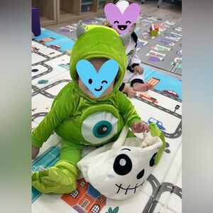 6-12 months. Only used once still has bag and all parts.